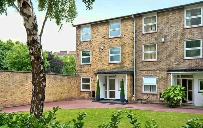 5 Bedroom End Of Terrace House To Rent In Court Close, St. Johns Wood Park, NW8