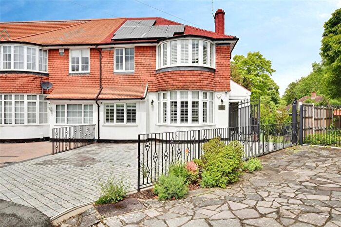 4 Bedroom Semi Detached House To Rent In Mottingham Gardens, London, SE9