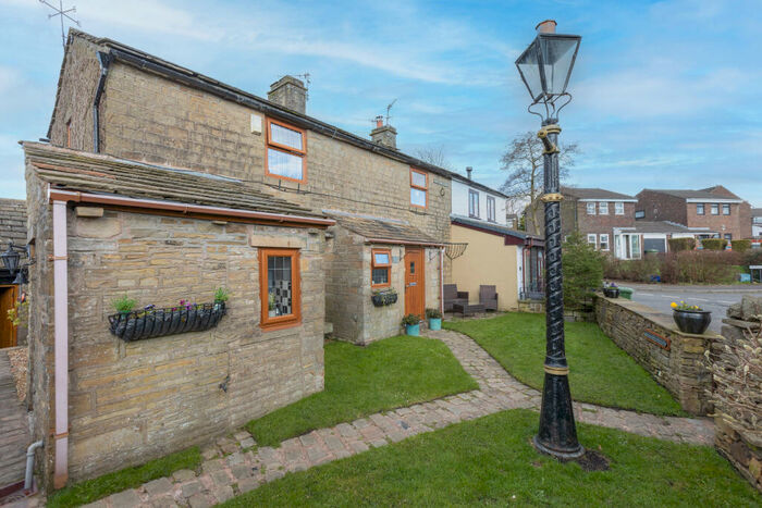 3 Bedroom Semi-Detached House For Sale In Whittam Court, Worsthorne, Burnley, BB10