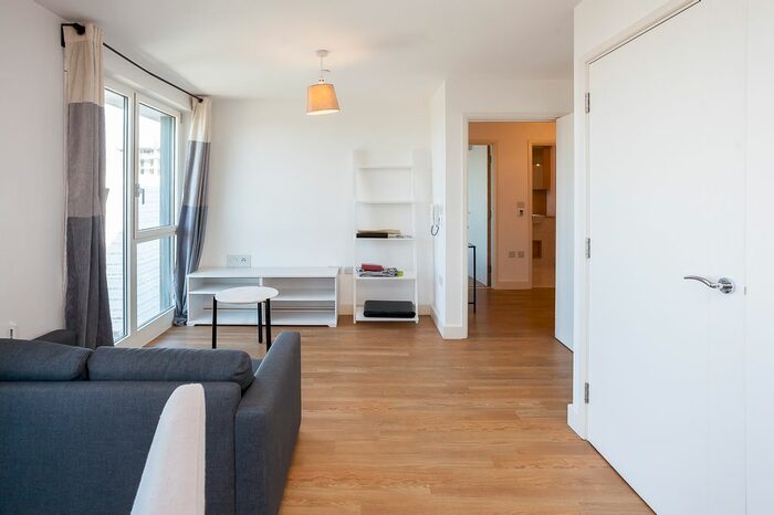 1 Bedroom Flat To Rent In Marner Point, Jefferson Plaza, E3