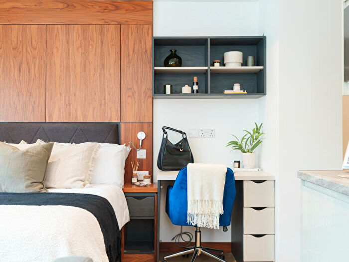 Apartment To Rent In Apt, Live Oasis Piccadilly #, M1