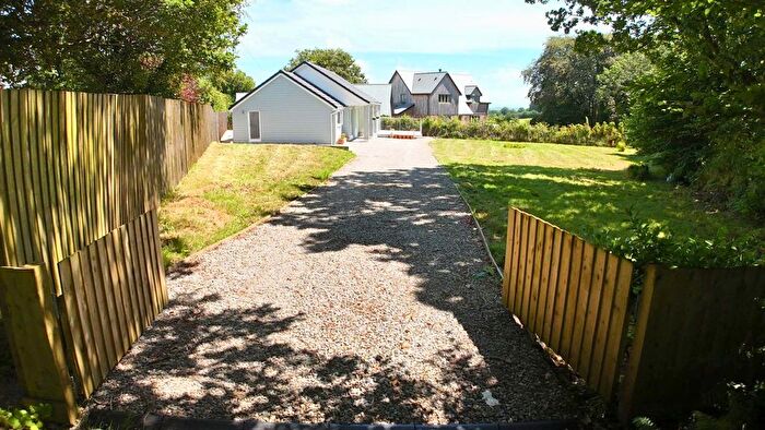 3 Bedroom Detached House For Sale In Coads Green, Launceston, PL15