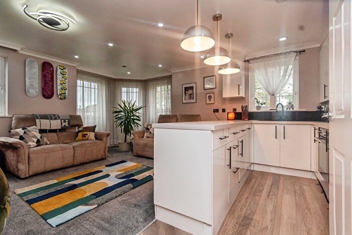 2 Bedroom Flat For Sale In Manorhouse Close, Walsall, WS1