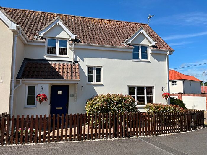 3 Bedroom Semi-Detached House For Sale In Warren Close, Bury St. Edmunds, IP31