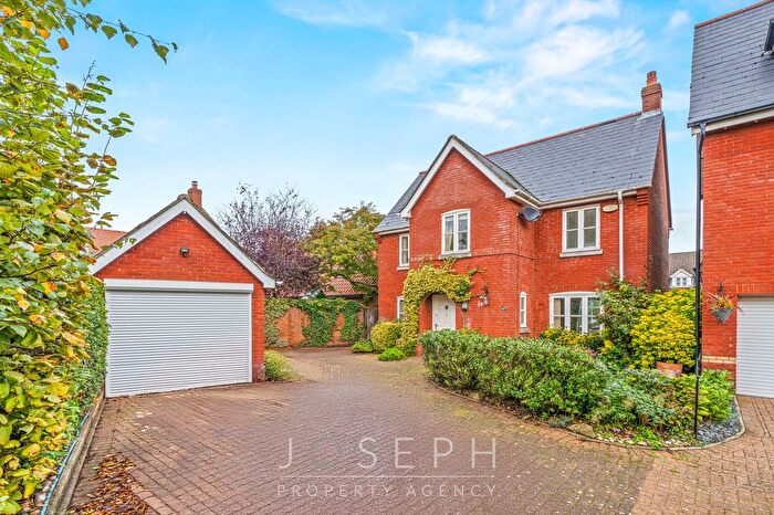3 Bedroom Detached House For Sale In Ravenswood Avenue, Ipswich, IP3