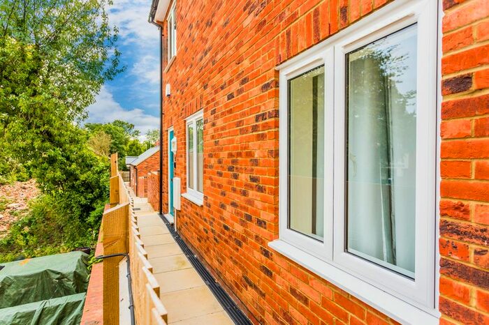 1 Bedroom Maisonette To Rent In Market Square, Buckingham, Buckinghamshire, MK18