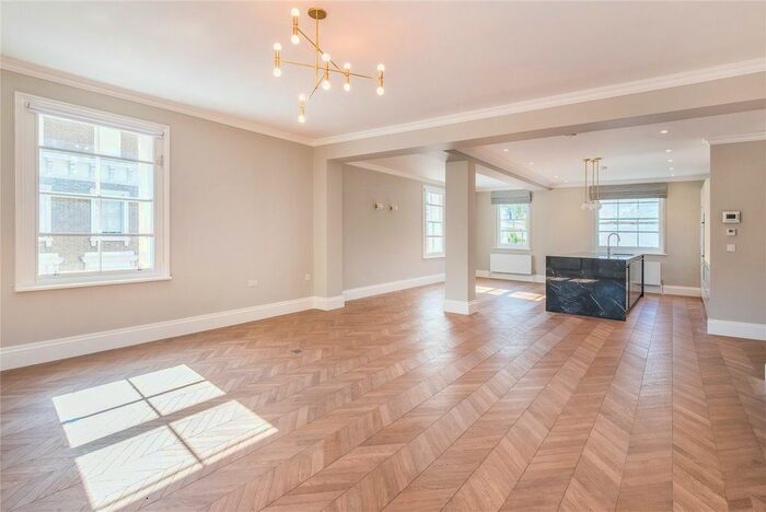 3 Bedroom Flat To Rent In Onslow Square, South Kensington, London, SW7