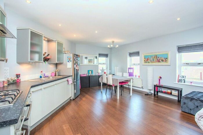 2 Bedroom Flat To Rent In Woodford Road, Watford, Hertfordshire, WD17