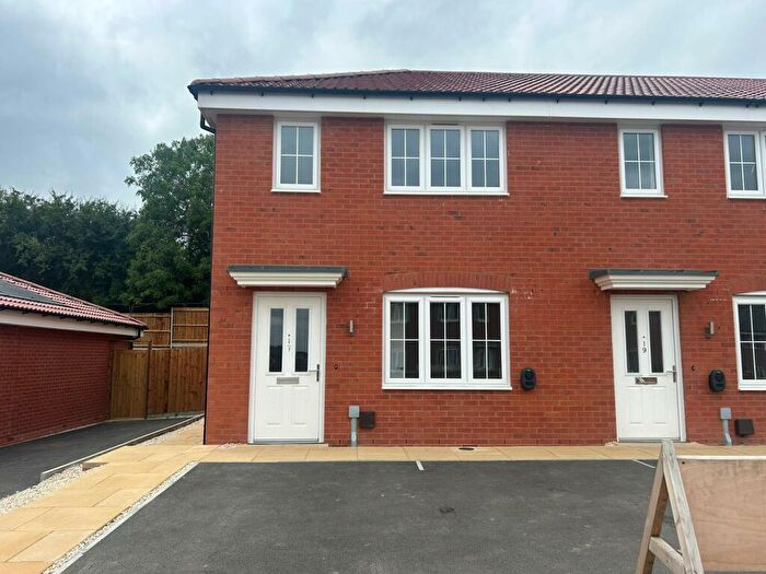 3 Bedroom Semi-Detached House To Rent In Seeley Drive, Somercotes, DE55