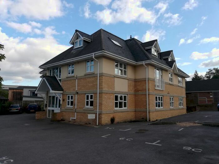 2 Bedroom Flat To Rent In Warwick Road, Redhill RH1