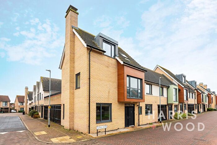 4 Bedroom Link Detached House For Sale In Altius Chase, Colchester, Essex, CO4
