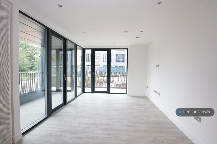 2 Bedroom Flat To Rent In Turing Way, Cambridge, CB3