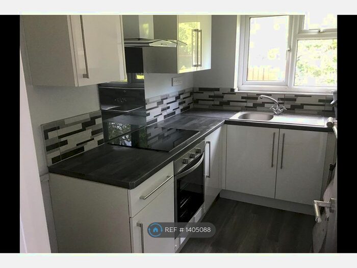 1 Bedroom Flat To Rent In Chaucer Close, Tamworth, B79