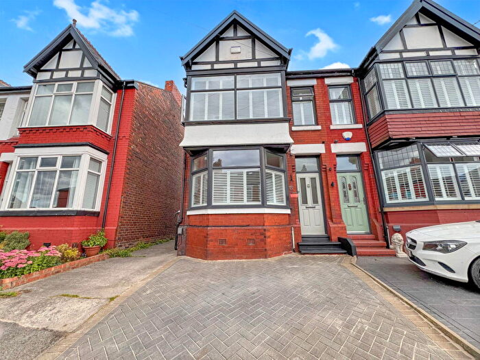 3 Bedroom Semi Detached House For Sale In Windmill Lane, Reddish, SK5