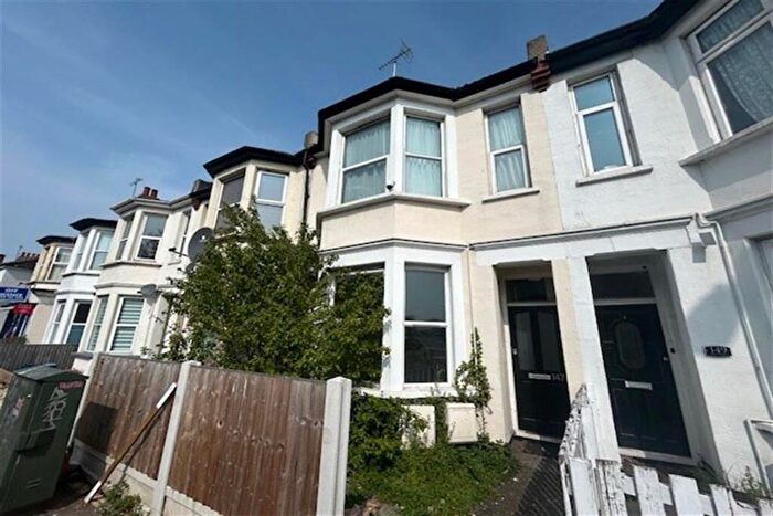 2 Bedroom Flat To Rent In East Street, Southend On Sea, SS2