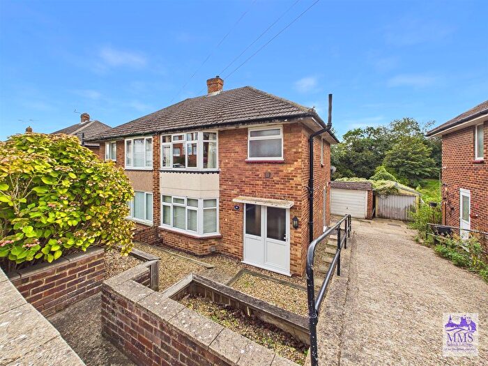 3 Bedroom Semi Detached House For Sale In Poplar Road, Stood, ME2