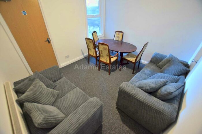 4 Bedroom Terraced House To Rent In Brighton Road, Reading, RG6