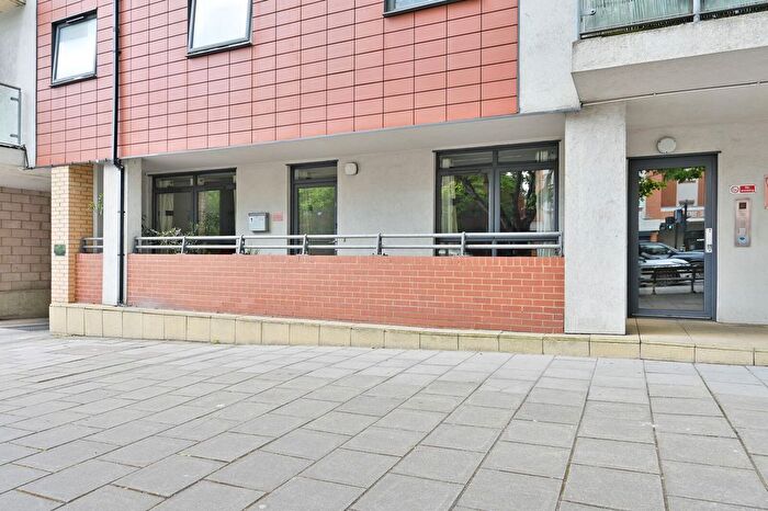 3 Bedroom Maisonette For Sale In Northolt Road, South Harrow, Harrow, HA2
