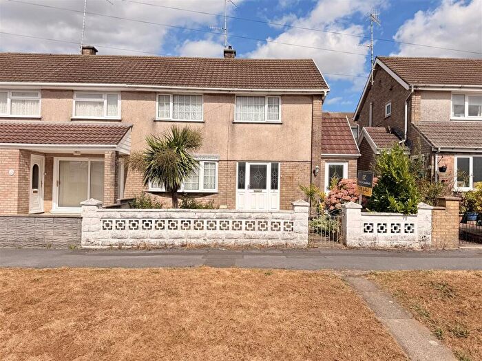 3 Bedroom Semi-Detached House For Sale In Bryn Siriol, Llanelli, SA14