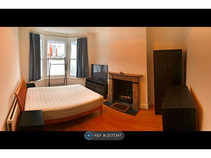 2 Bedroom Flat To Rent In Mirabel Road, London, SW6