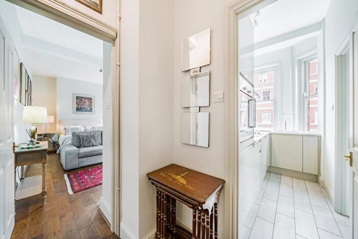 Flat To Rent In Prince Of Wales Drive, Battersea, London, SW11