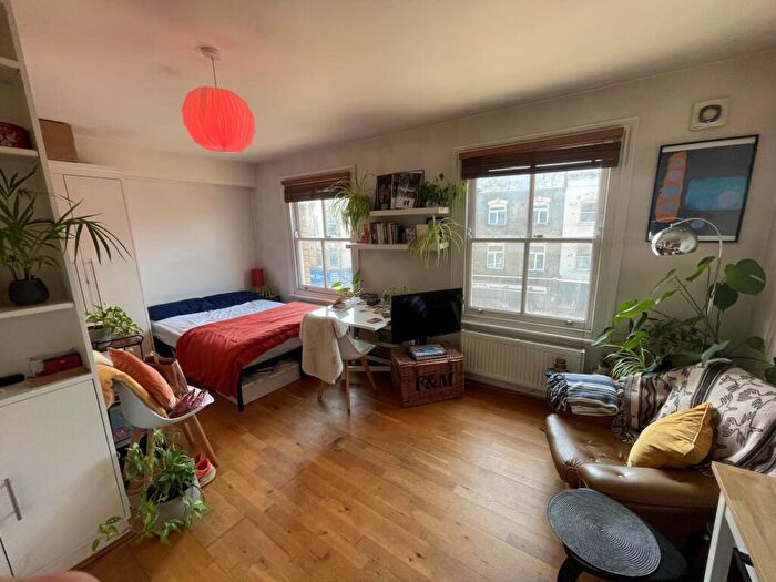 Flat To Rent In Blackstock Road, Finsbury Park, N4