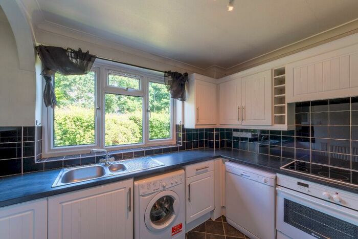 2 Bedroom Flat To Rent In Old Bath Road, Newbury, RG14