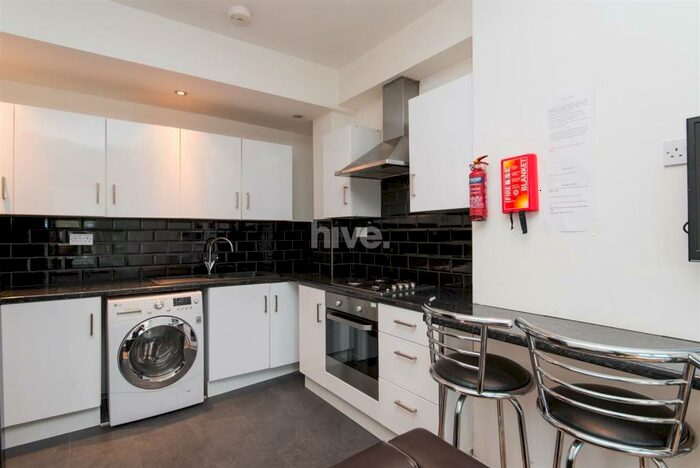 6 Bedroom Maisonette To Rent In Simonside Terrace, Heaton, Newcastle Upon Tyne, NE6