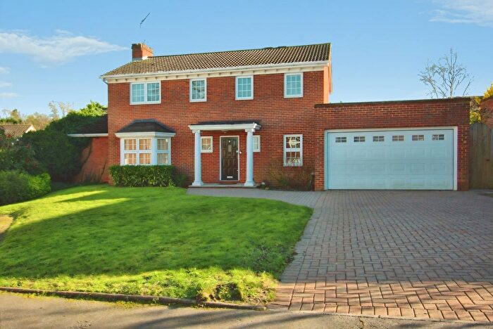 4 Bedroom Detached House To Rent In Meriden Close, Bromley, BR1