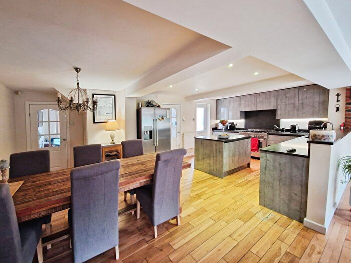 4 Bedroom Detached House For Sale In St. Marys Drive, Dunsville, Doncaster, DN7