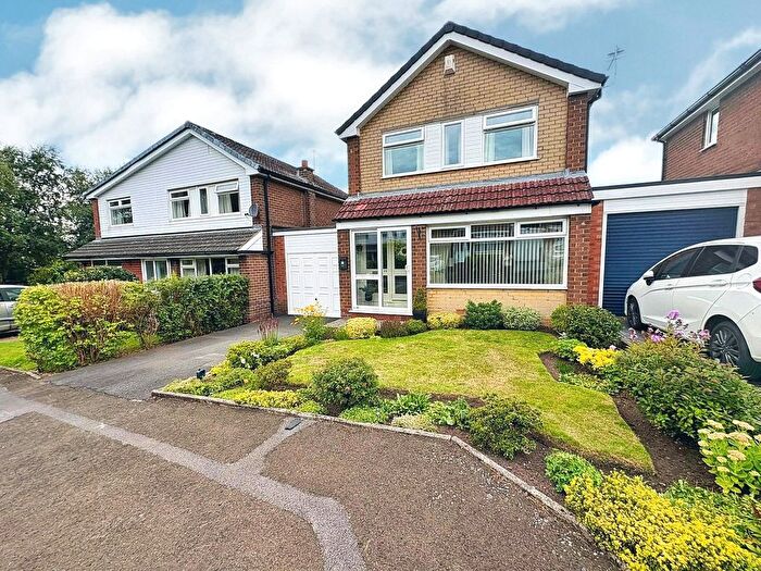 3 Bedroom Link Detached House For Sale In St. Davids Close, Ashton-Under-Lyne, Greater Manchester, OL6