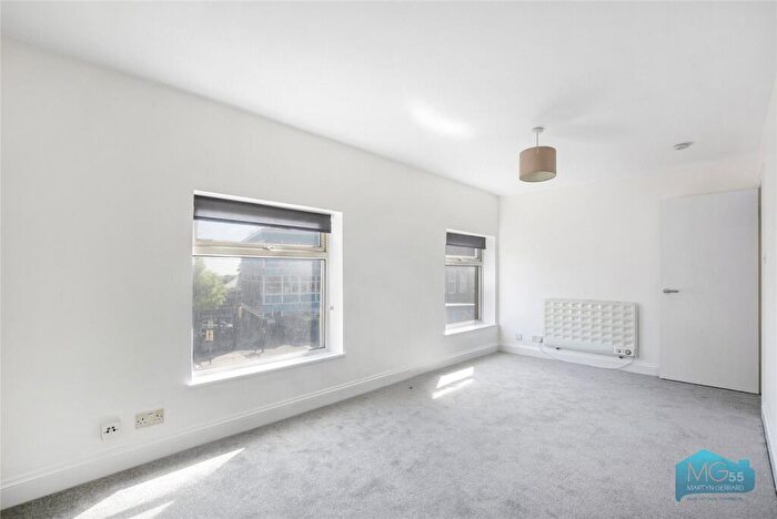 Apartment To Rent In High Street, High Barnet, London, EN5