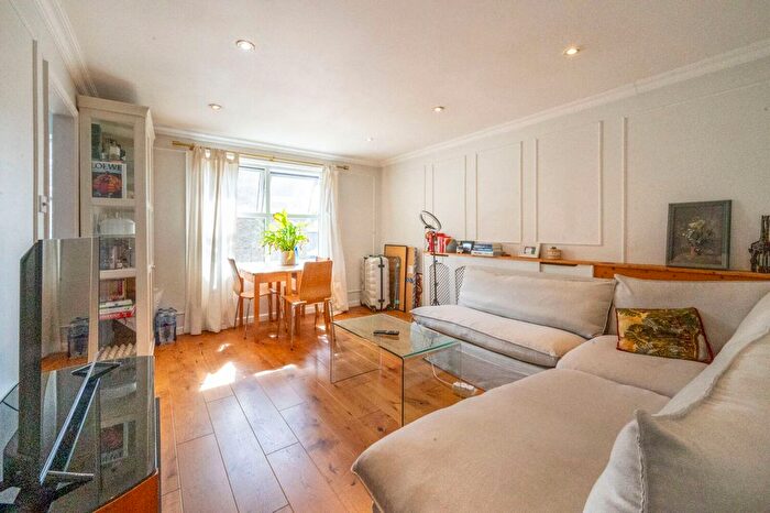 2 Bedroom Flat For Sale In Ringwood Road, Walthamstow, London, E17