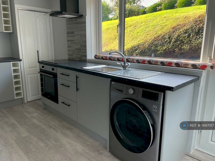 2 Bedroom Flat To Rent In High Storrs Rise, Sheffield, S11