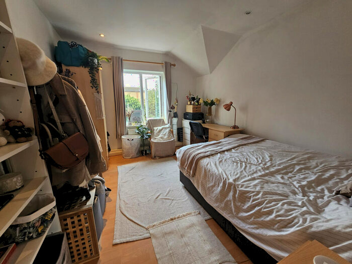 2 Bedroom Flat To Rent In Delph Court, Leeds, LS6