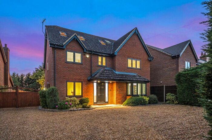 6 Bedroom Detached House For Sale In Willington Road, Bedford, MK44