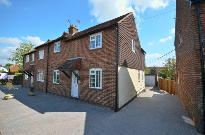 4 Bedroom Semi-Detached House To Rent In Weybourne Road, Farnham, GU9
