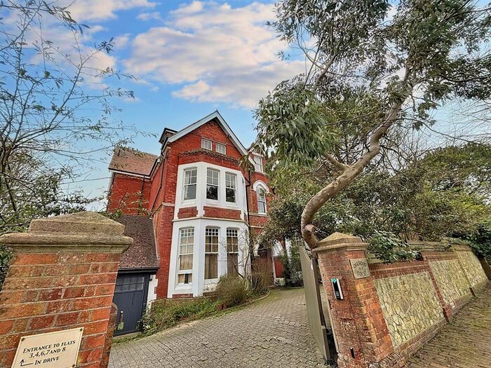 2 Bedroom Flat To Rent In Bolsover Road, Eastbourne, BN20