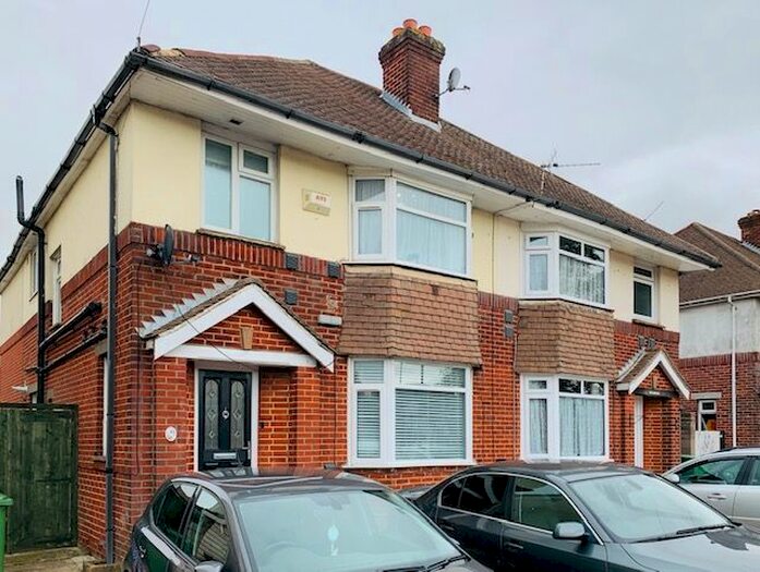 4 Bedroom Semi-Detached House To Rent In Bursledon Road, Southampton SO19