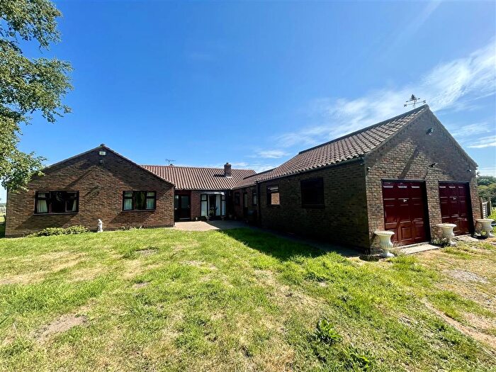 4 Bedroom Bungalow To Rent In Burringham Road, Scunthorpe, DN17