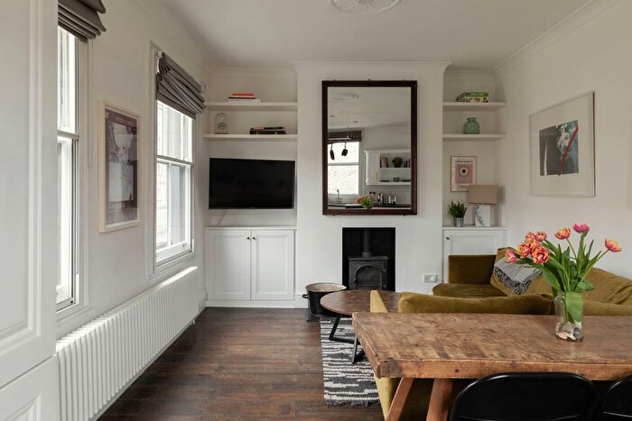 2 Bedroom Maisonette For Sale In Ravenscroft Street, Jesus Green, E2