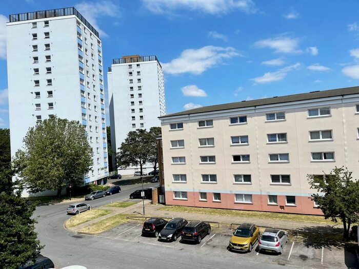 2 Bedroom Property To Rent In Edgar Road, Hounslow, Greater London, TW4