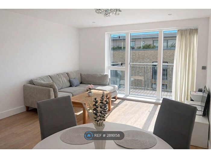 2 Bedroom Flat To Rent In Marlowe House, Cambridge, CB5