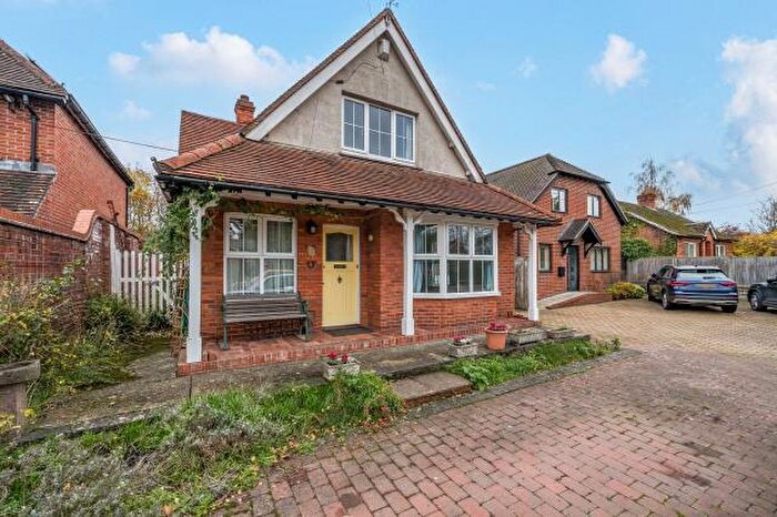 3 Bedroom Detached House For Sale In Hazeldene, Long Lane, Thatcham, RG18