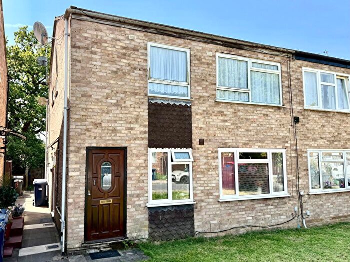 2 Bedroom Maisonette For Sale In Luther Close, Edgware, HA8