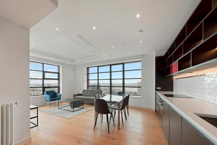 3 Bedroom Flat To Rent In Defoe House, London City Island, London, E14