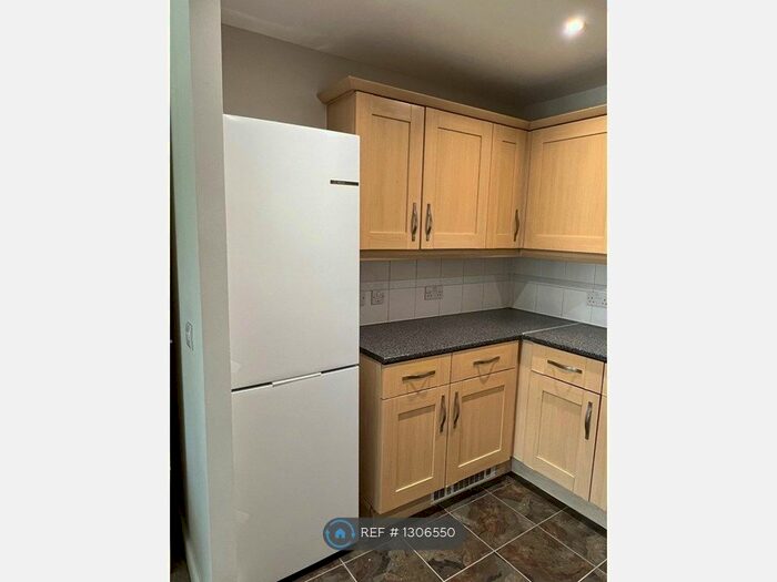 1 Bedroom Flat To Rent In Cline Road, Bounds Green, N11