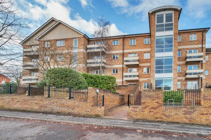 3 Bedroom Apartment To Rent In Branagh Court, Tilehurst, RG30