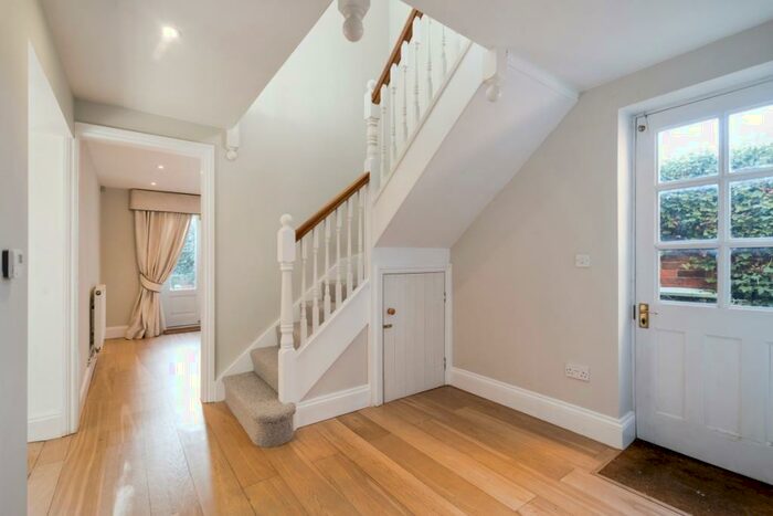 4 Bedroom Detached House To Rent In Tiddington, Warwickshire, CV37