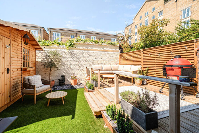 2 Bedroom Terraced House For Sale In Chichester Way, London, E14